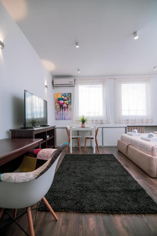 5 Star Central Studio Skopje Eksteriør billede