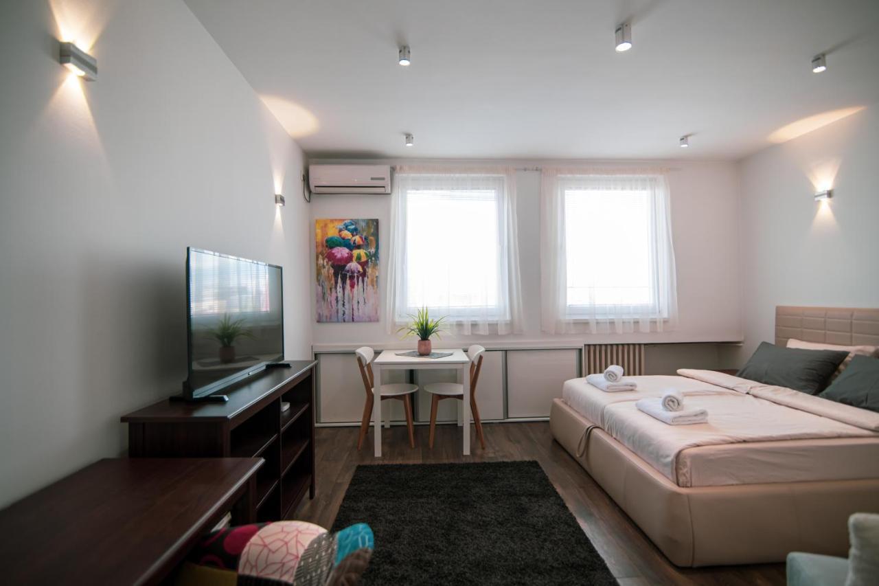5 Star Central Studio Skopje Eksteriør billede