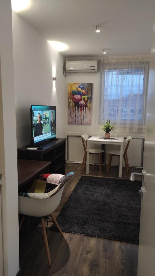 5 Star Central Studio Skopje Eksteriør billede